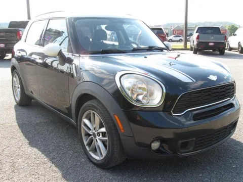 More photos of 2013 MINI Cooper Countryman Cooper S at Susan Schein Automotive - Pelham, AL