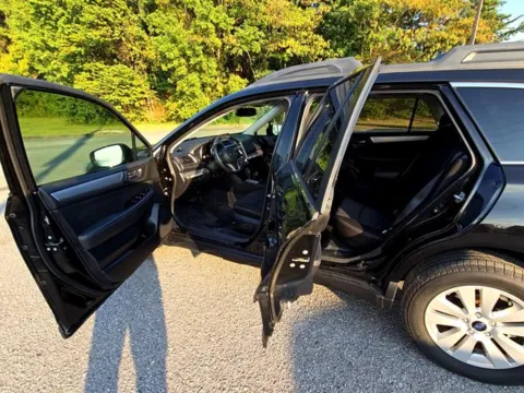 More photos of 2018 Subaru Outback 2.5i Premium at Susan Schein Automotive - Pelham, AL