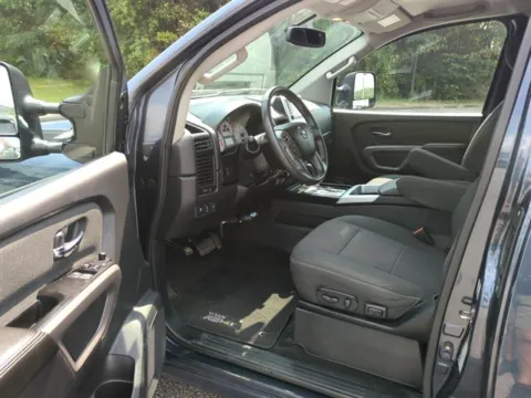 More photos of 2015 Nissan Titan PRO-4X at Susan Schein Automotive - Pelham, AL