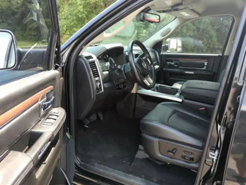 More photos of 2018 Ram 3500 Laramie at Susan Schein Automotive - Pelham, AL