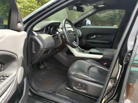 More photos of 2017 Land Rover Range Rover Evoque SE at Susan Schein Automotive - Pelham, AL