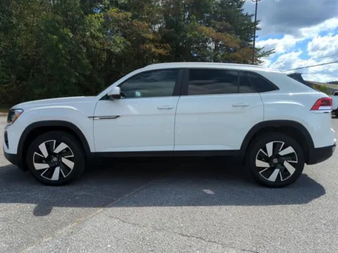 Photos of 2024 Volkswagen Atlas Cross Sport SE 4Motion for sale in Pelham, AL at Susan Schein Automotive - Pelham