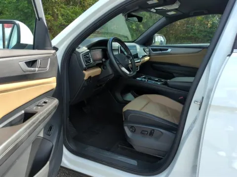 More photos of 2024 Volkswagen Atlas Cross Sport SE 4Motion at Susan Schein Automotive - Pelham, AL