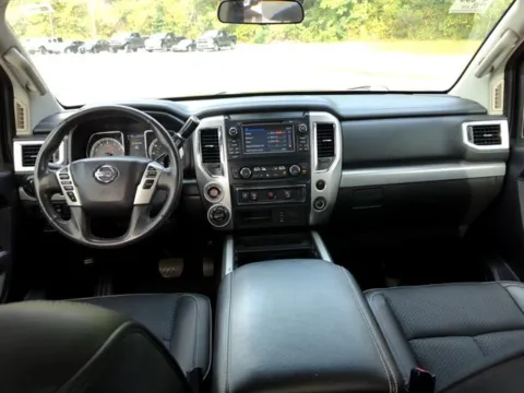 More photos of 2018 Nissan Titan PRO-4X at Susan Schein Automotive - Pelham, AL