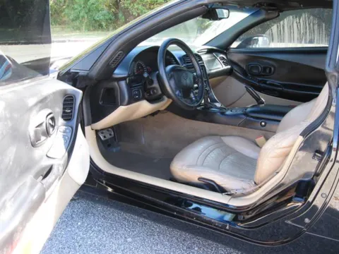 More photos of 1998 Chevrolet Corvette at Susan Schein Automotive - Pelham, AL