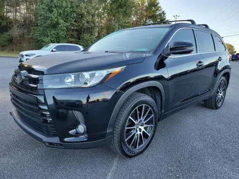 Black 2017 Toyota Highlander SE for sale in Pelham, AL