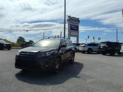 Black 2017 Toyota Highlander SE for sale in Pelham, AL