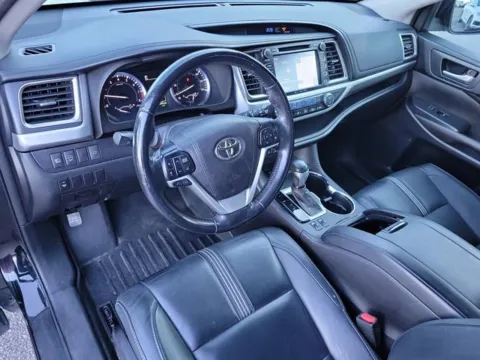 Photos of 2017 Toyota Highlander SE for sale in Pelham, AL at Susan Schein Automotive - Pelham