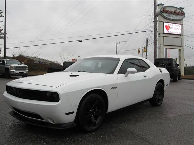 2011 Dodge Challenger SE's photo