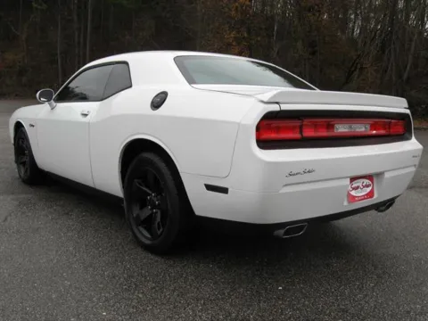 Another view of 2011 Dodge Challenger SE for sale in Pelham, AL at Susan Schein Automotive - Pelham
