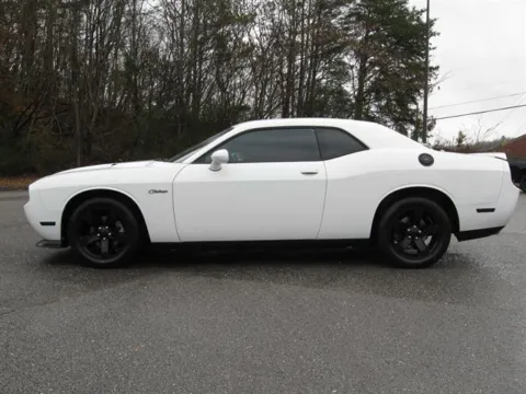 Photos of 2011 Dodge Challenger SE for sale in Pelham, AL at Susan Schein Automotive - Pelham