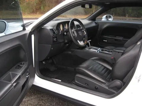 More photos of 2011 Dodge Challenger SE at Susan Schein Automotive - Pelham, AL