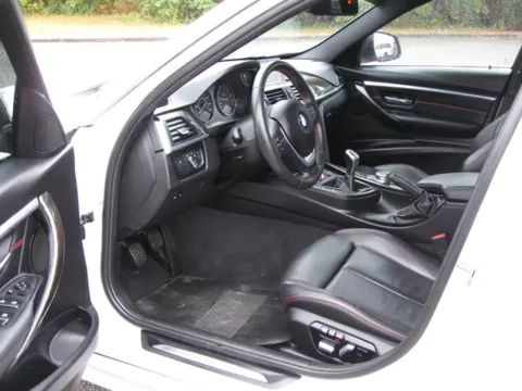 More photos of 2018 BMW 330i at Susan Schein Automotive - Pelham, AL