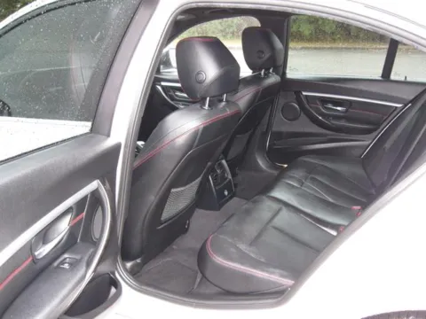 More photos of 2018 BMW 330i at Susan Schein Automotive - Pelham, AL