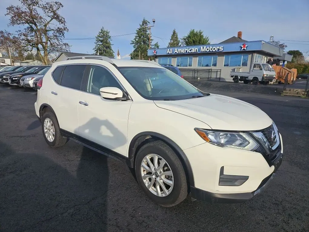 2018 Nissan Rogue SV Sport Utility 4D