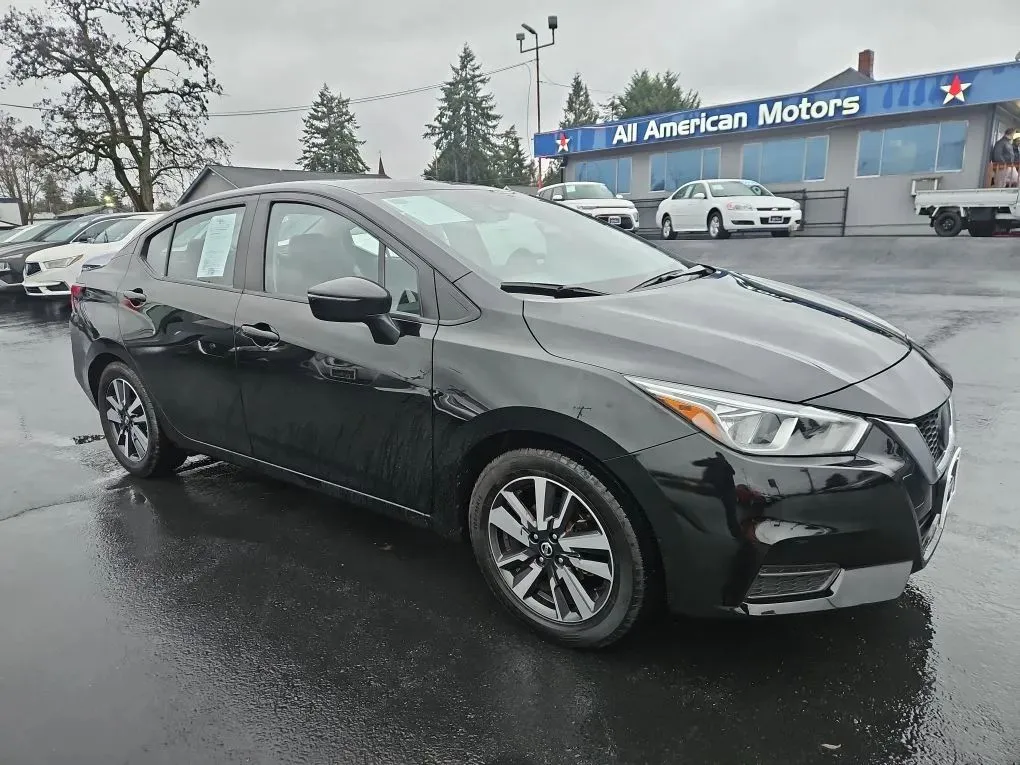 2021 Nissan Versa Sedan SV's photo