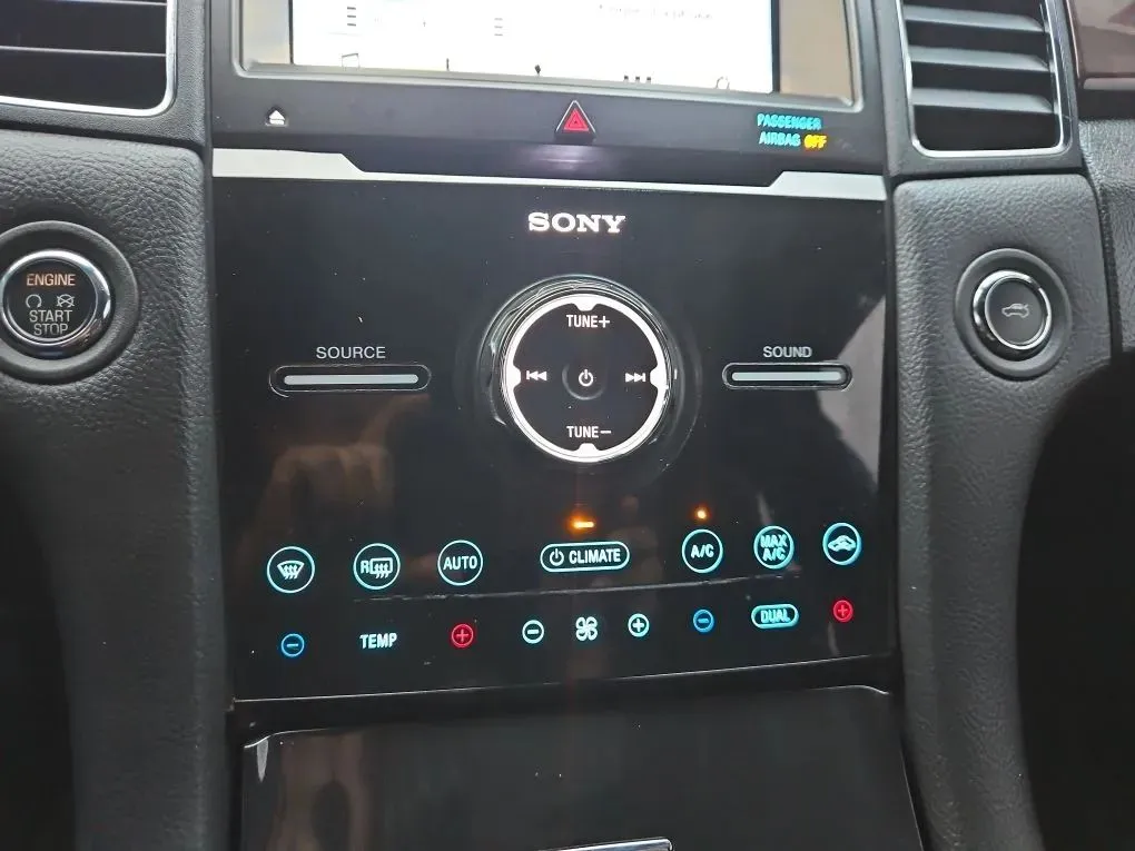 2019 Ford Taurus Limited - Photo 23