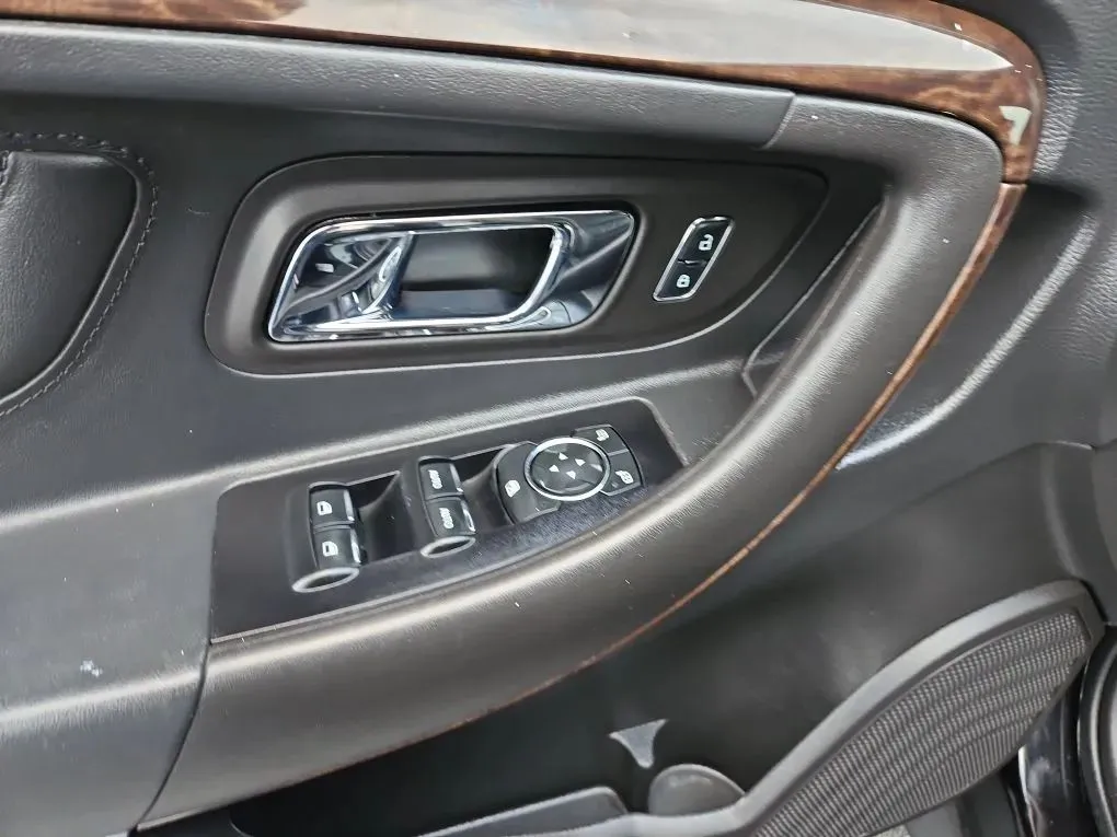 2019 Ford Taurus Limited - Photo 17