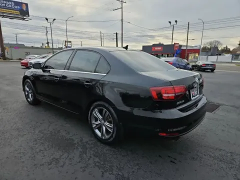 More photos of 2016 Volkswagen Jetta 1.4T SE Sedan 4D at All American Motors, WA