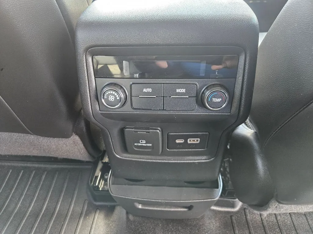 GMC Acadia photo 14