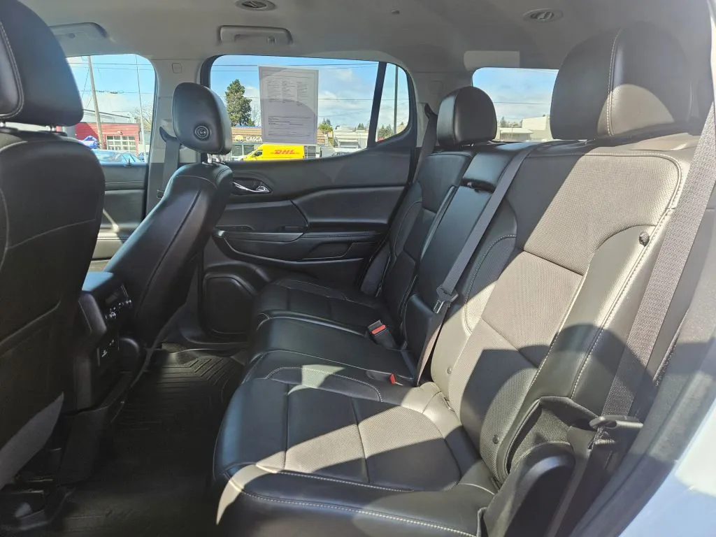 GMC Acadia photo 18