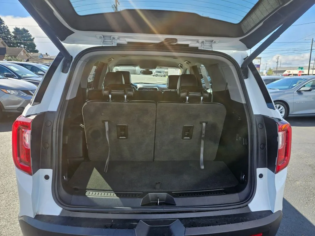 GMC Acadia photo 16