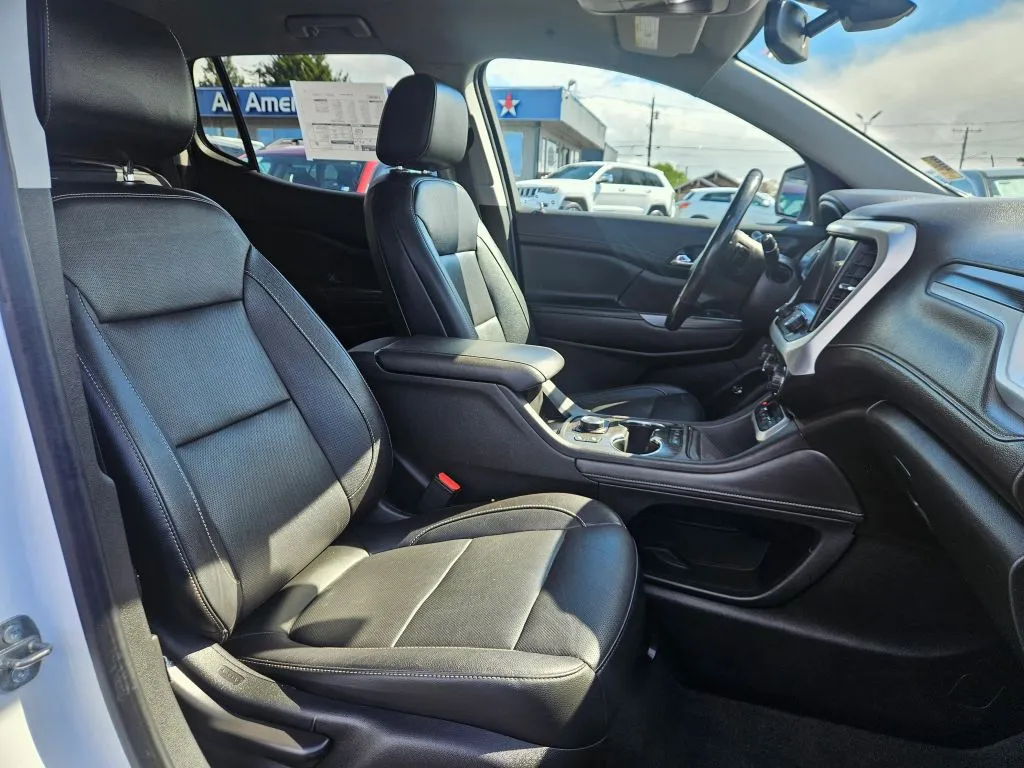 GMC Acadia photo 11