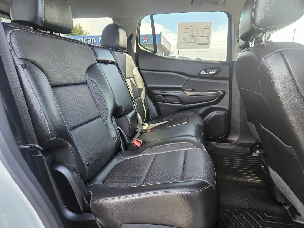 GMC Acadia photo 12