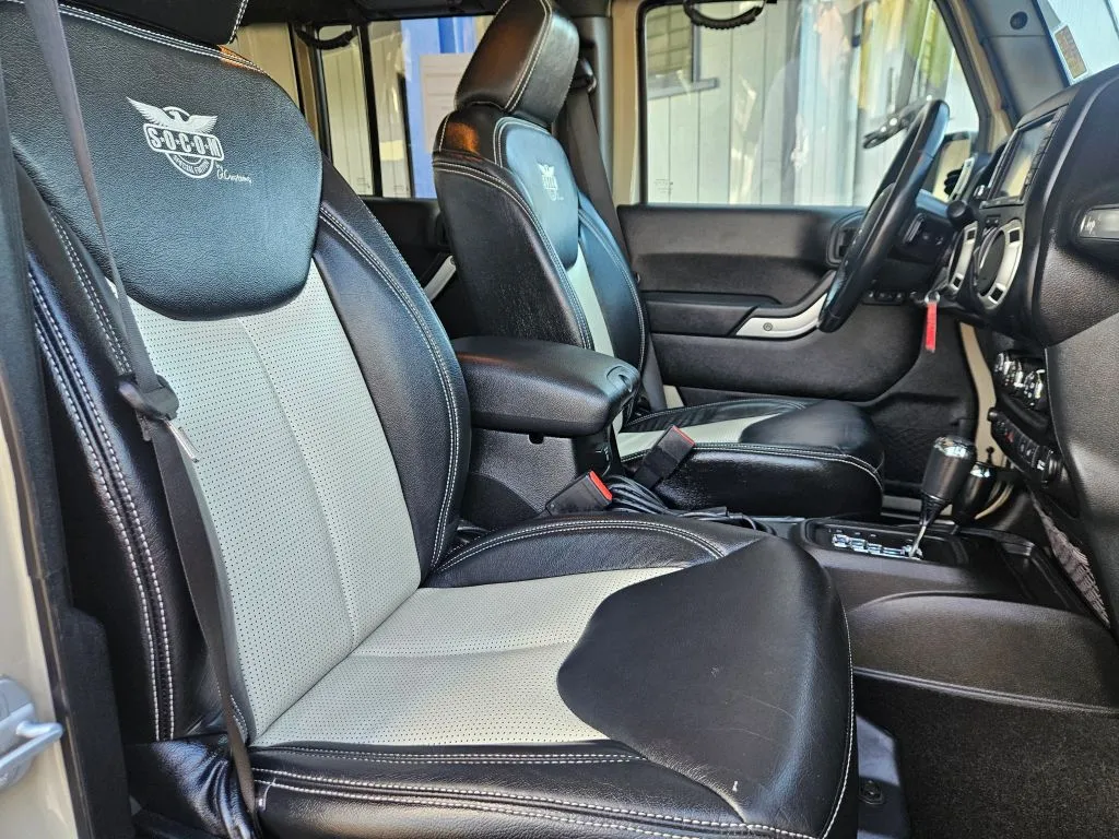 Jeep Wrangler photo 18