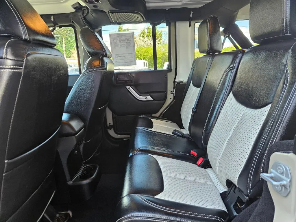 Jeep Wrangler photo 15