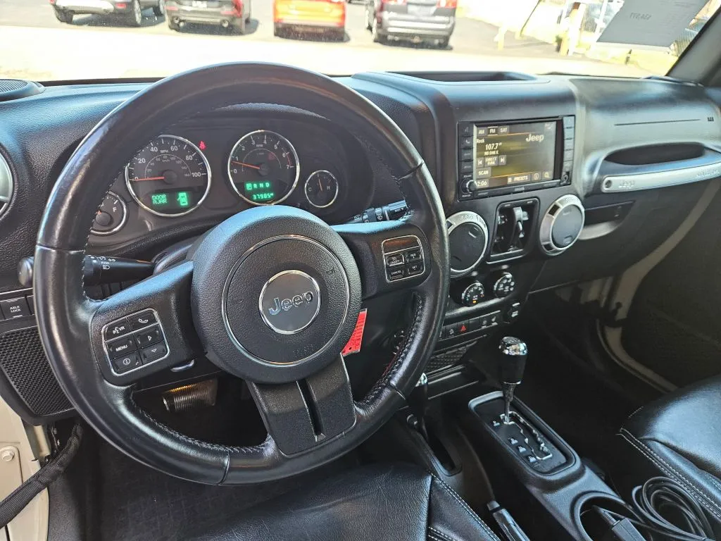 Jeep Wrangler photo 13
