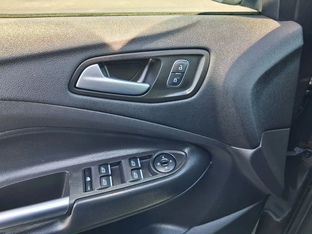 Ford Escape photo 17