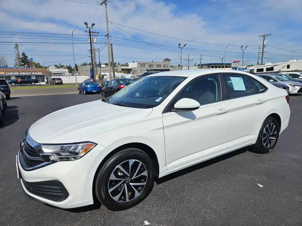 Volkswagen Jetta photo 3
