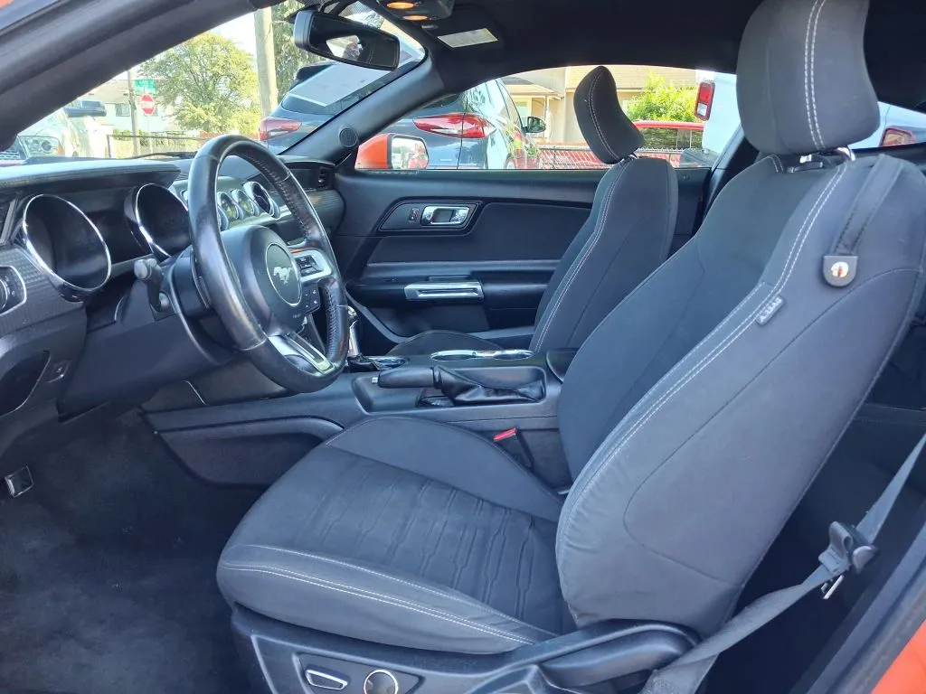 Ford Mustang photo 17