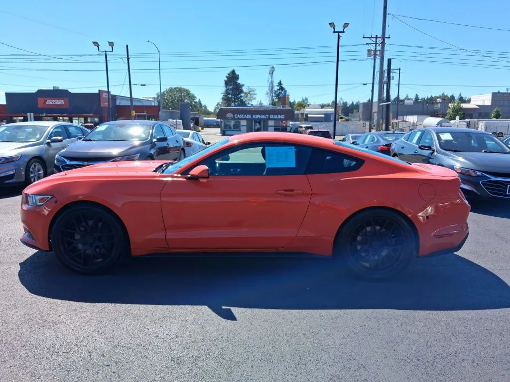 Ford Mustang photo 4