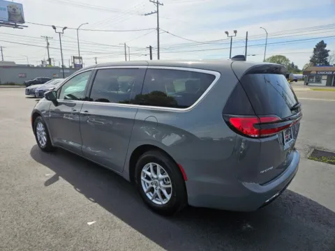 More photos of 2023 Chrysler Pacifica Touring L Van 4D at All American Motors, WA