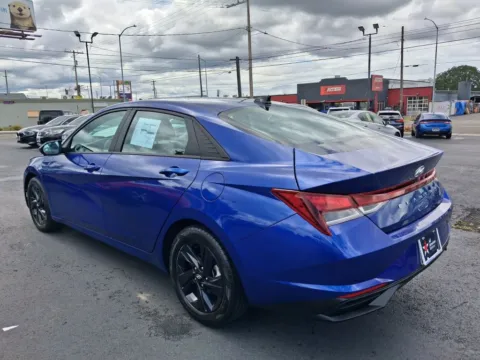 More photos of 2022 Hyundai Elantra SEL Sedan 4D at All American Motors, WA