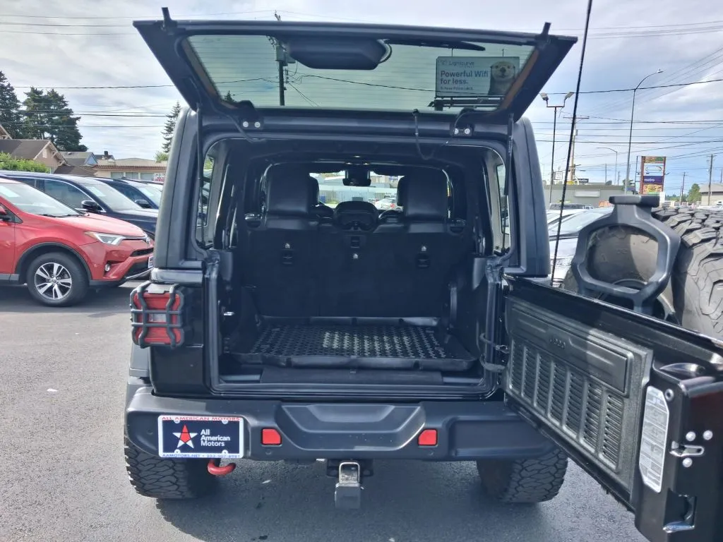 Jeep Wrangler photo 16