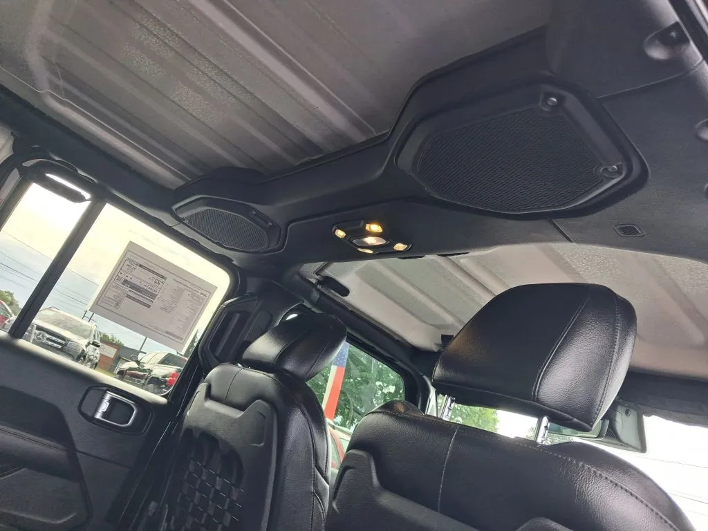 Jeep Wrangler photo 13