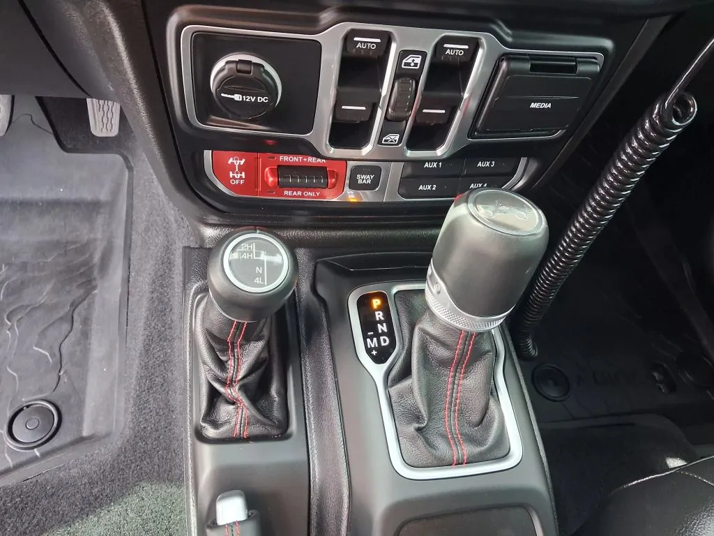 Jeep Wrangler photo 20