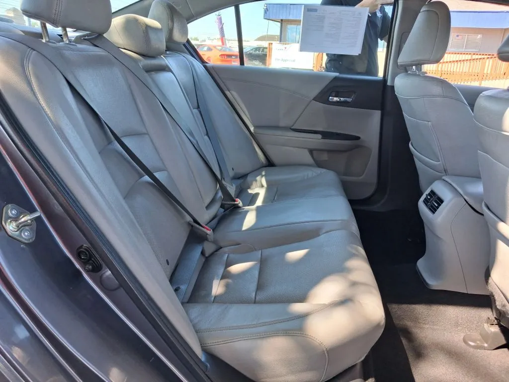 Honda Accord photo 19