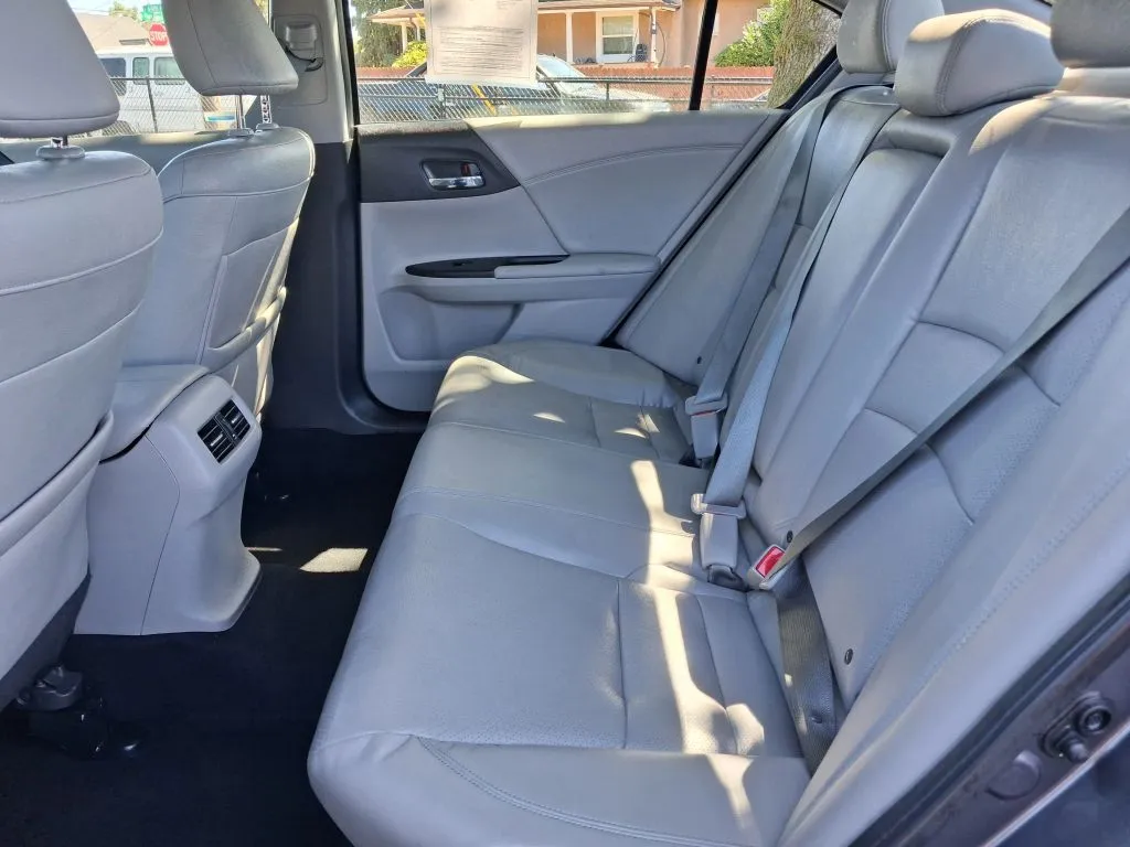Honda Accord photo 17