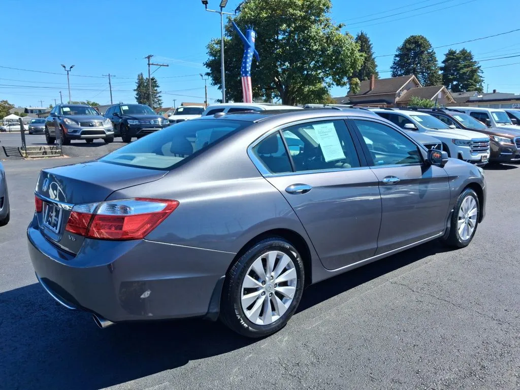 Honda Accord photo 8