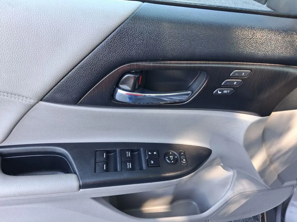 Honda Accord photo 14