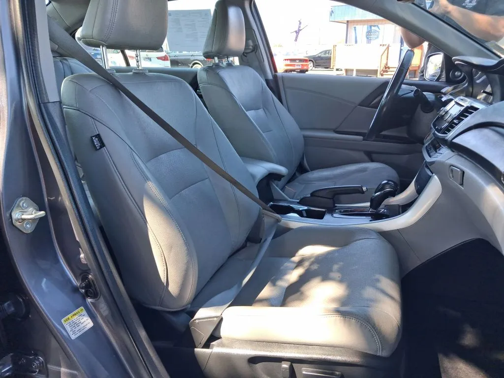 Honda Accord photo 20