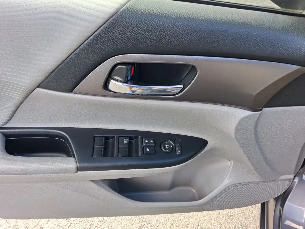 Honda Accord photo 11
