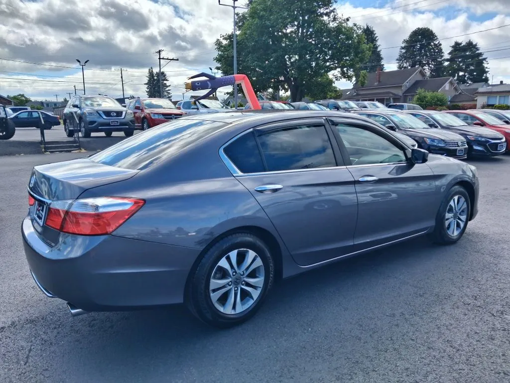 Honda Accord photo 9
