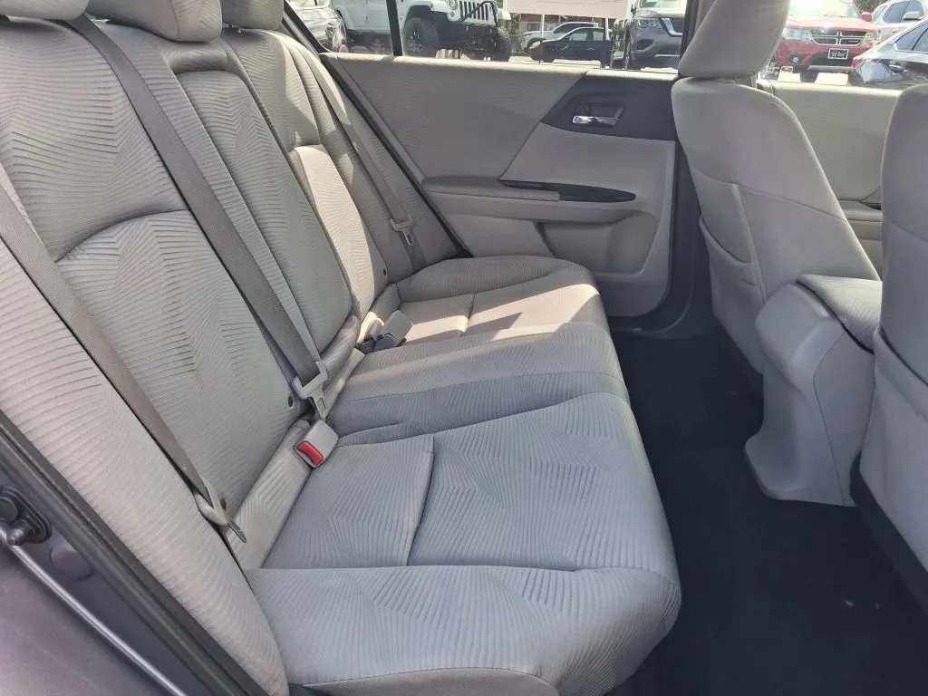 Honda Accord photo 20
