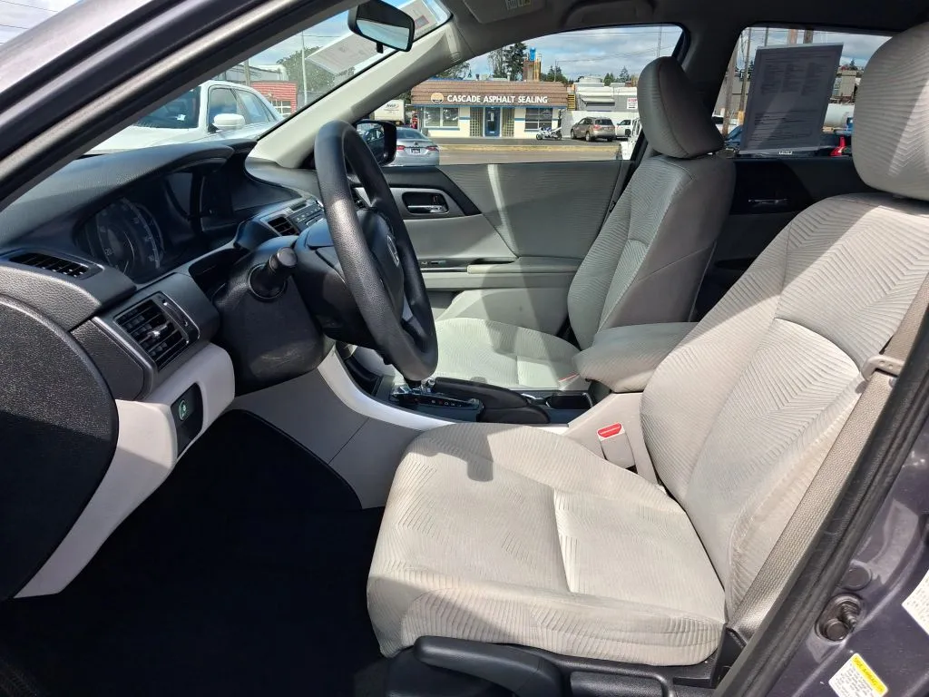 Honda Accord photo 17