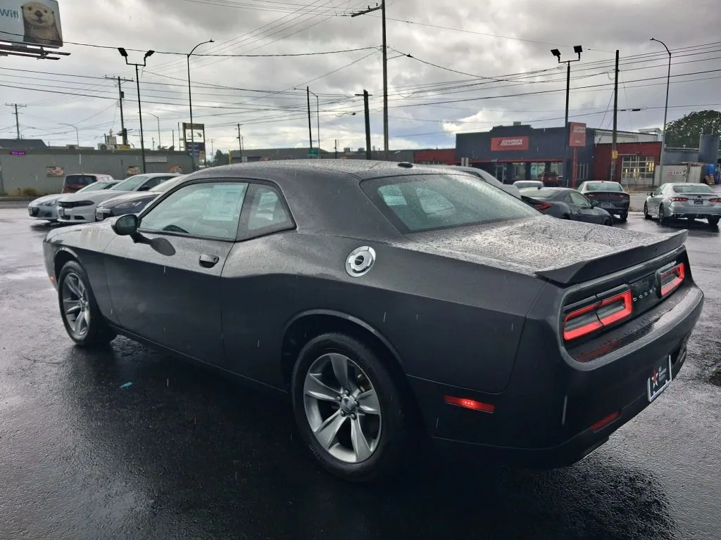Dodge Challenger photo 7